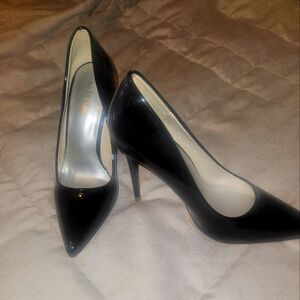 Glossy Black High Heeled Pumps with Pointed Toe and Stiletto Heel